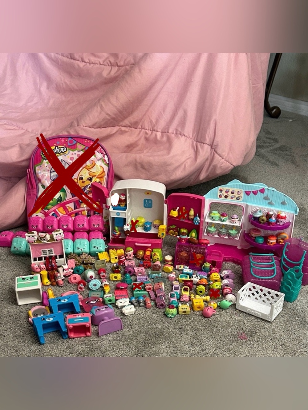 180 piece Shopkins play set (items can be sold separately)